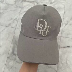 Dior Elegant Gray Logo Cap